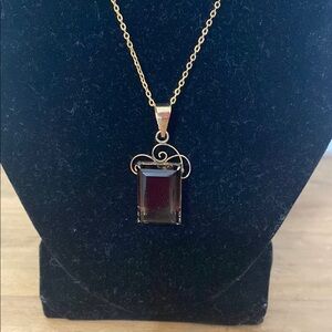 Elegant Vintage Gold Necklace with Pendant